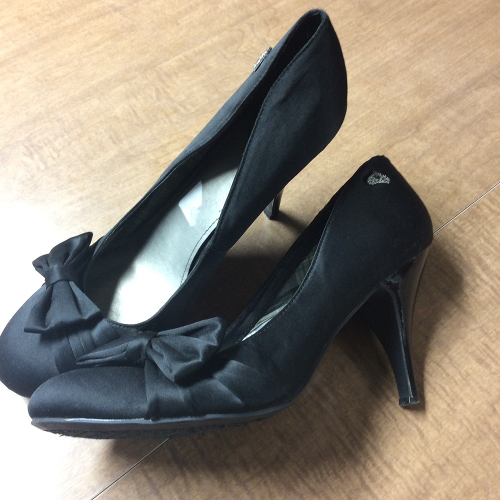 Fergalicious Bring It ..Black Heels w/Bows